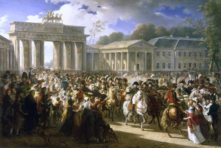 Das Gemälde zeigt eine große Menschenmenge, die sich vor einem großen Torbau gesammelt hat. Durch dieses Tor kommt gerade ein riesiger Reiterzug geritten. Ganz voran reitet ein junger Mann mit auffällig blasser Haut und einem grünen Mantel auf einem weißen Pferd.