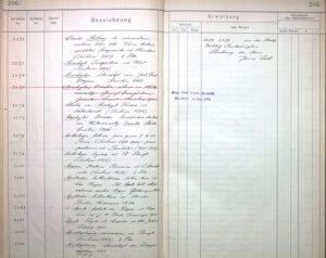 Aufgeklapptes Buch mit einer großen Tabelle zur Provenienz. Nur in drei der vielen Spalten wurden handschriftliche Vermerke eingetragen.