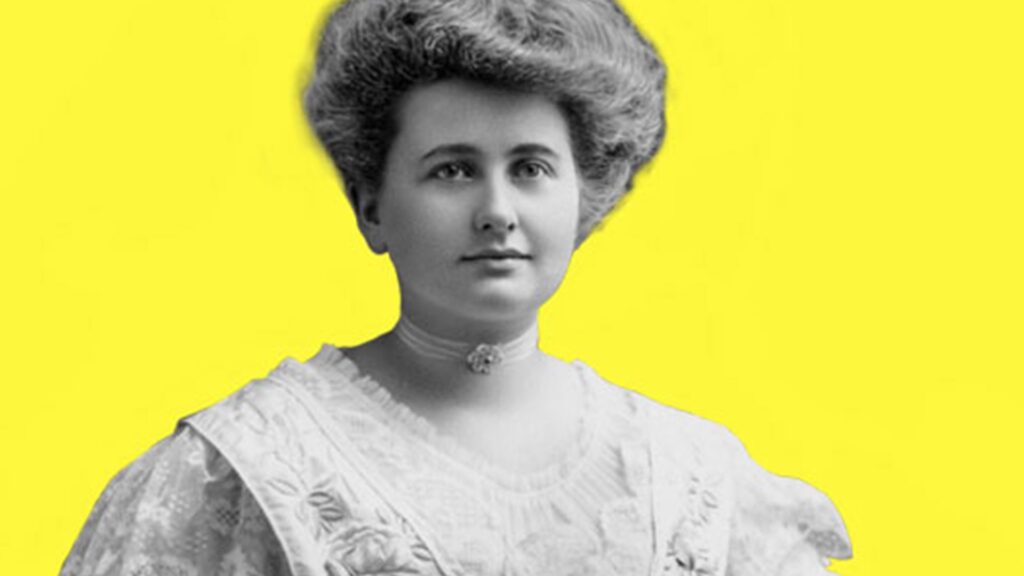 Schwarz-Weiß Porträt einer Frau, freigestellt vor zitronengelbem Hintergrund (Clara Erskine Clement Waters).