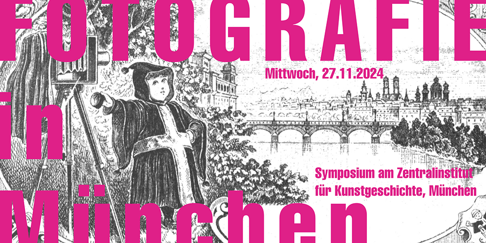 Schwarz-weiße historische Illustration mit einer Figur in traditioneller Kleidung vor einer Stadtansicht mit Brücke und Fluss, darüber rosa Schrift 'FOTOGRAFIE In' und weitere rosa Textzeilen